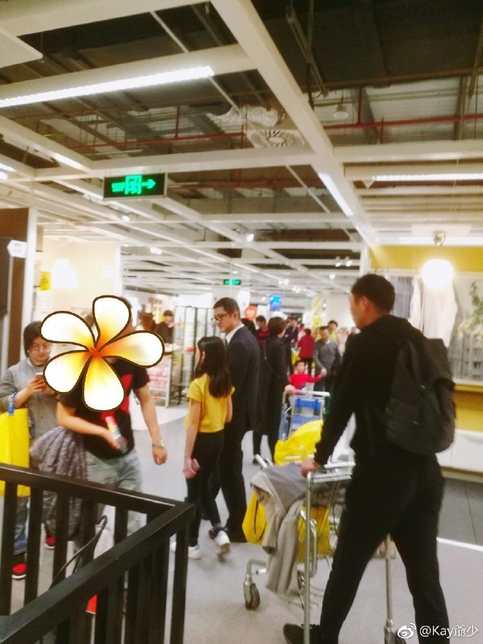 李亚鹏|李亚鹏公开李嫣婴儿时期照片，刚做完第一次手术嘴唇还贴着胶布