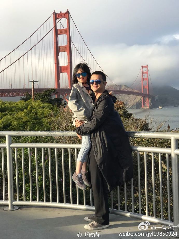 李亚鹏|李亚鹏公开李嫣婴儿时期照片，刚做完第一次手术嘴唇还贴着胶布