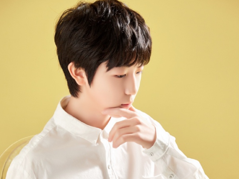 唐嫣弟弟才是"整容式"长大,小时候软萌可爱,如今侧颜撞脸王俊凯!