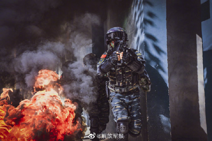 这组武警特战队员训练大片燃爆了