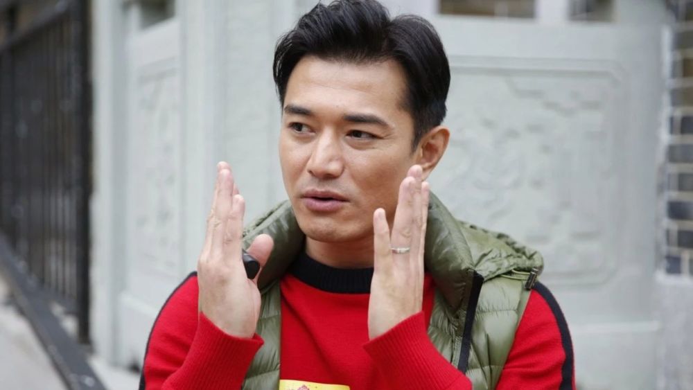 2014年是甲午流年,命局本来有癸水泄庚辛金,癸水可以生甲木,但是大运