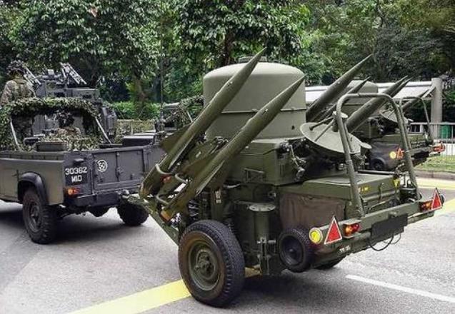 台湾高雄惊现大量防空导弹拖车