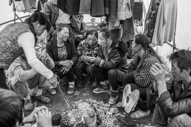 这个民族的女人常被描述成 狐狸精 一直被歧视 天生爱流浪 吉普赛人 狐狸精 算卦