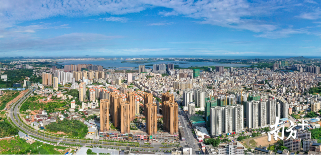 《南方日报·电白视窗》跨版报道:电白勇立潮头 逐梦蓝色崛起