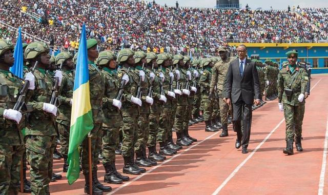 图为卢旺达阅兵方阵