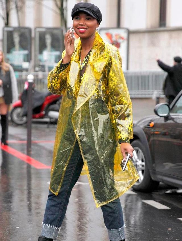 雨衣外穿这么好看今年流行的pvc塑料衣时髦有个性