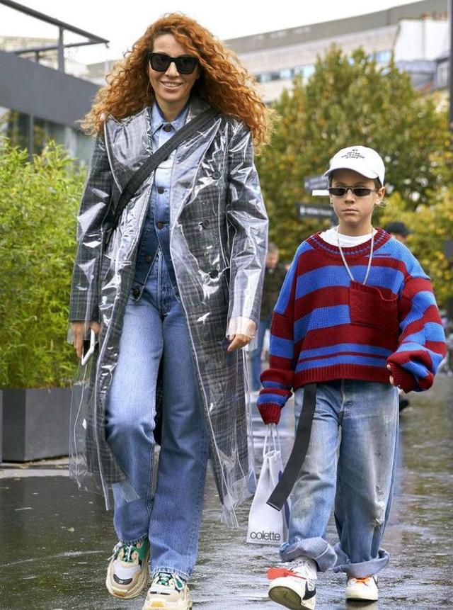 雨衣外穿这么好看今年流行的pvc塑料衣时髦有个性