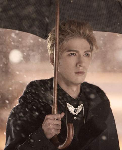 郭敬明|郭敬明三观不正？杨幂吐槽他是名牌奴隶，男网红对其深刻剖析一针见血