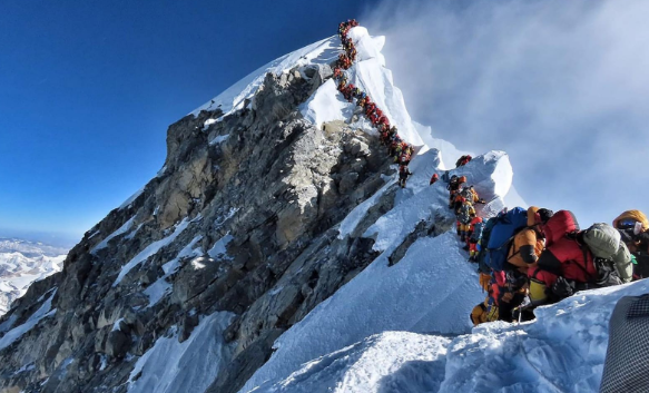 埃德蒙·希拉里|全球最先登顶珠峰的两个人，为何要立下秘密誓约？46年后水落石出