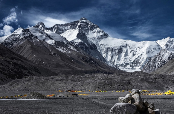 埃德蒙·希拉里|全球最先登顶珠峰的两个人，为何要立下秘密誓约？46年后水落石出
