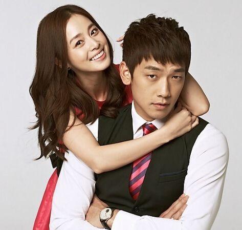 金泰希|偶遇金泰希夫妇带娃现身乐园，Rain单手推婴儿车爸爸力十足