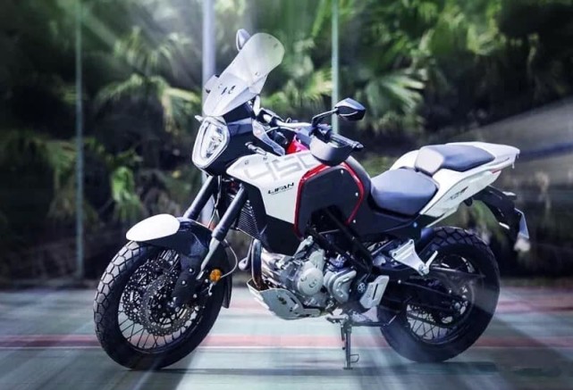 国产硬派拉力力帆kpt450海外现身配备20升超大油箱