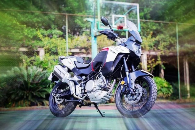 国产硬派拉力力帆kpt450海外现身配备20升超大油箱