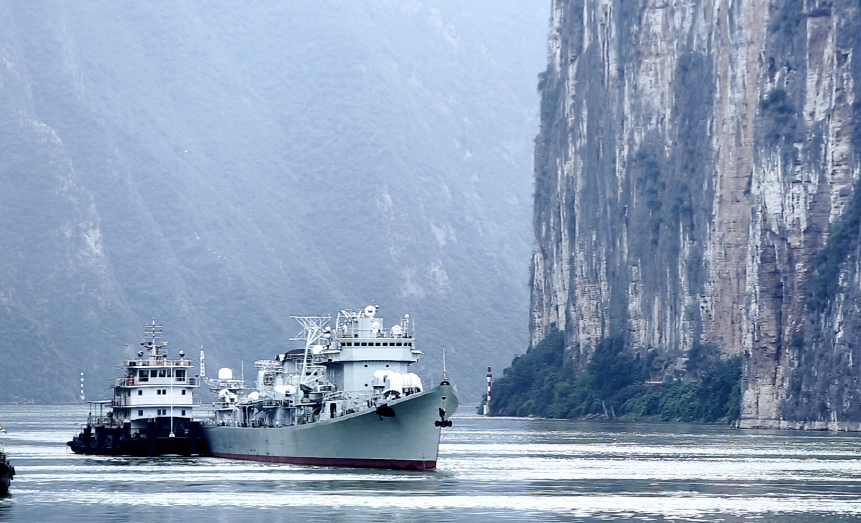 退役驱逐舰逆长江而上抵达重庆沿途引围观将落户博物馆