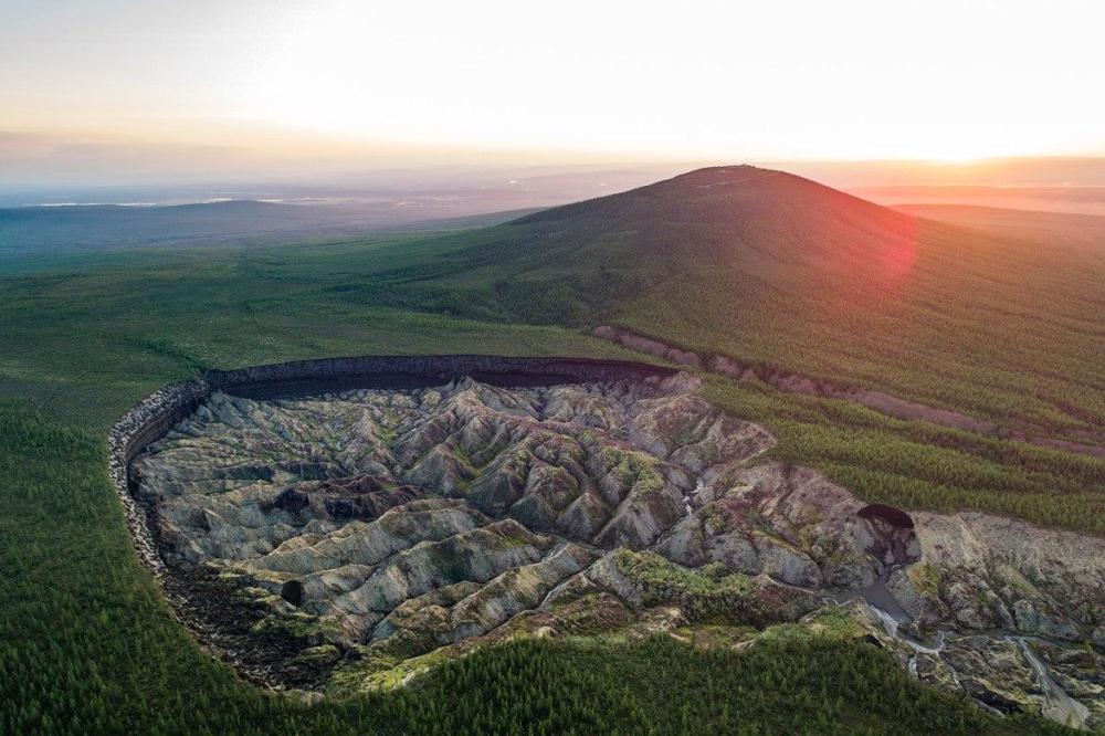永久冻土|1960年，苏联发现一地表裂缝，六十年来开启疯狂成长史