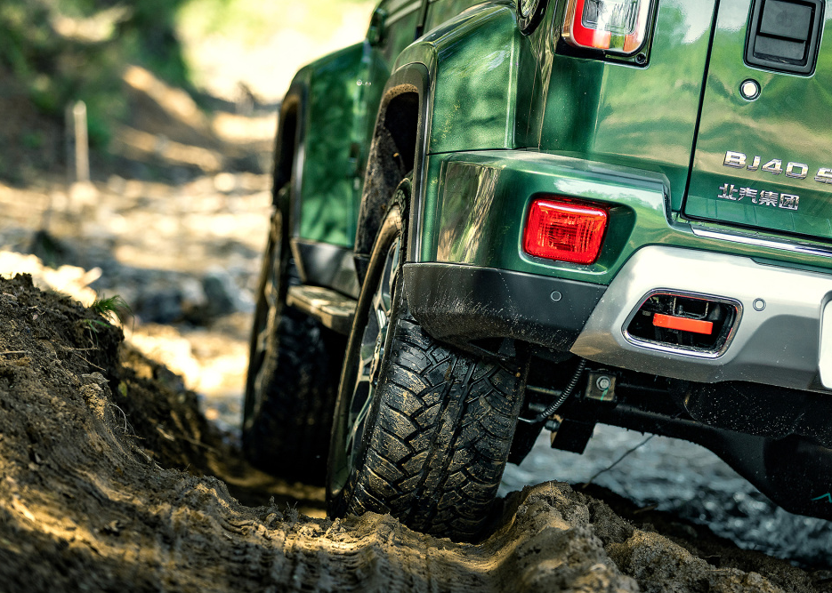 北京|越野界的全新“搅局者”！入门搭2.0T＋四驱，比牧马人霸气，还配双开门