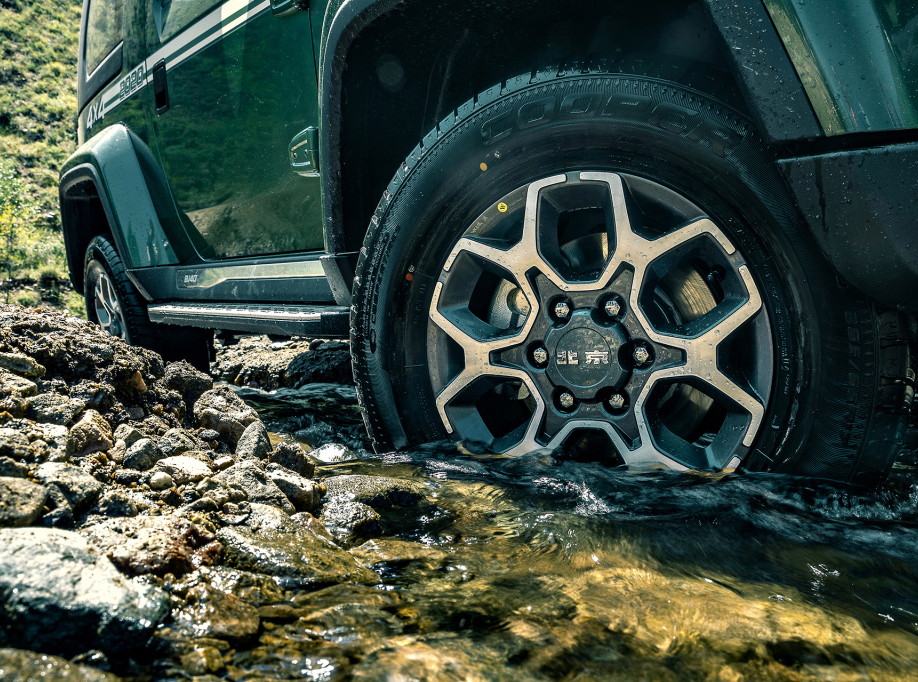 北京|越野界的全新“搅局者”！入门搭2.0T＋四驱，比牧马人霸气，还配双开门