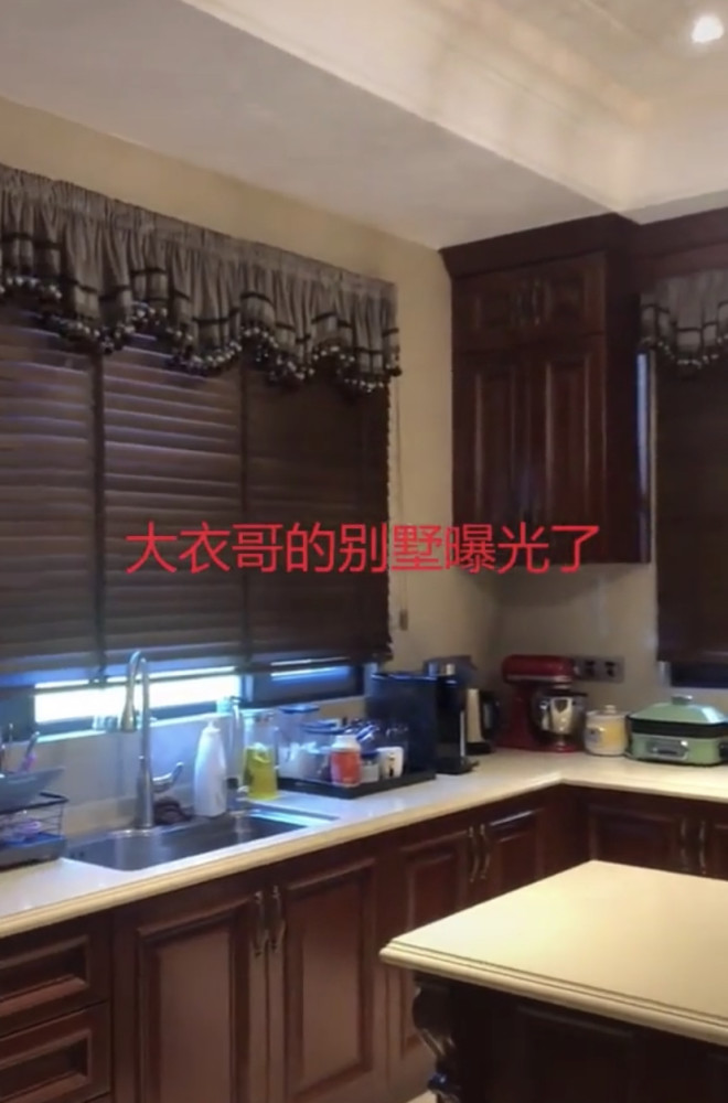 朱之文|大衣哥两层别墅曝光，装修古色古香超豪华，带小花园景色宜人