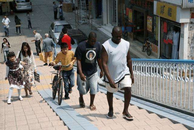 黑人|三大人种中，黄种人的身体是弱势，最大的优势白人和黑人都比不了