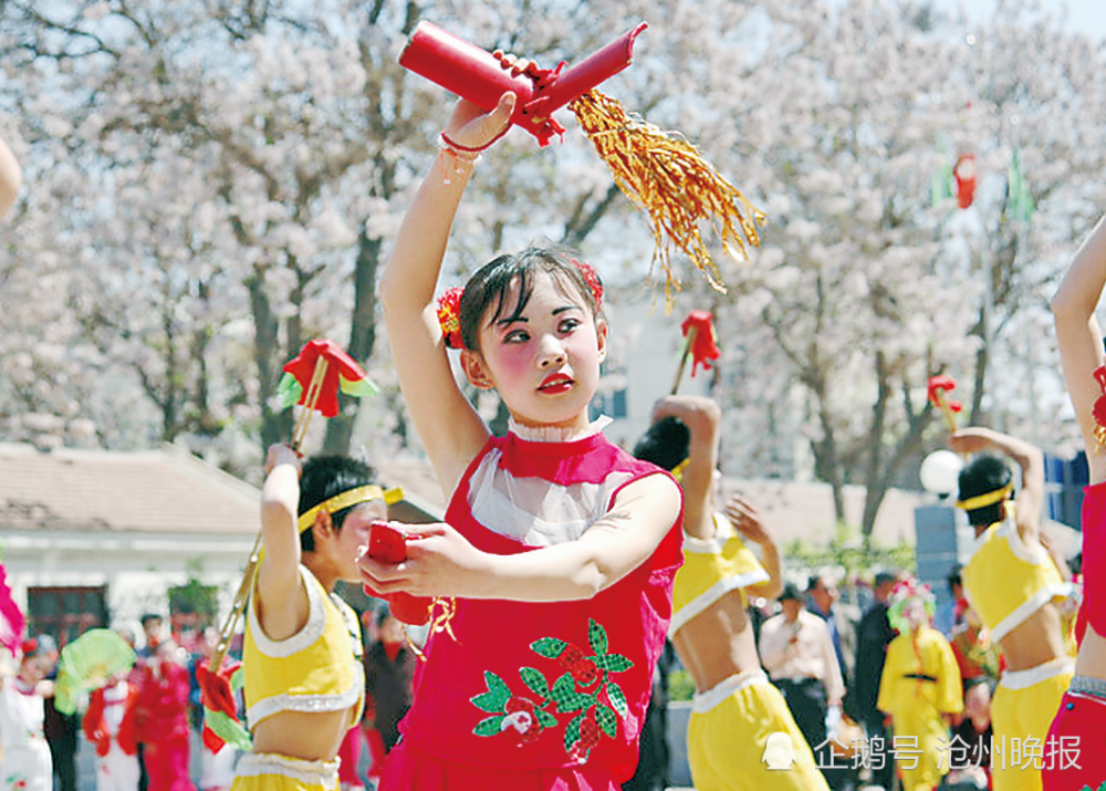 沧州落子彩扇舞翩跹跑出精气神