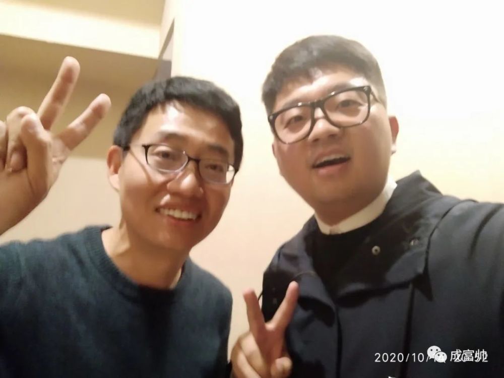 黄西老师|在北京拿到脱口秀新人赛第一名 还能遇到黄西老师 是一种什么体验