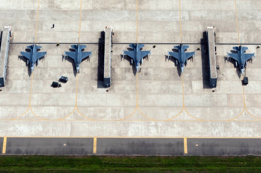 韩国群山空军基地,f-16战斗机