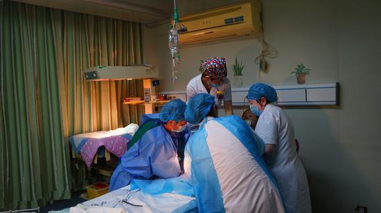 "让你买刀纸,你咋买卫生纸,能比吗"孕妇待产,老公被医生斥