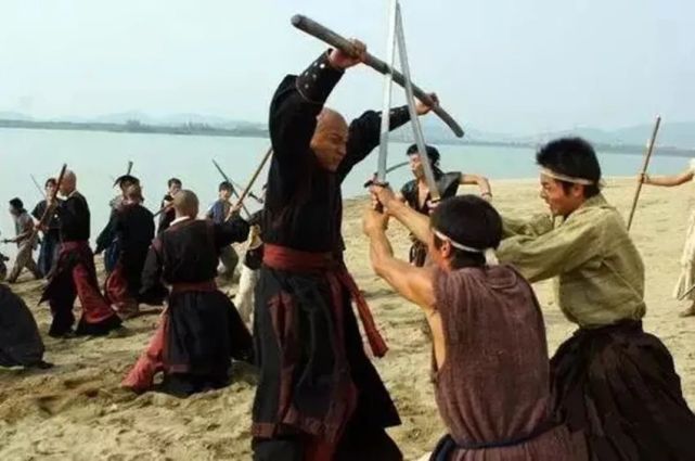 倭刀算什么 碰上少林铁棒 砸它个稀巴烂