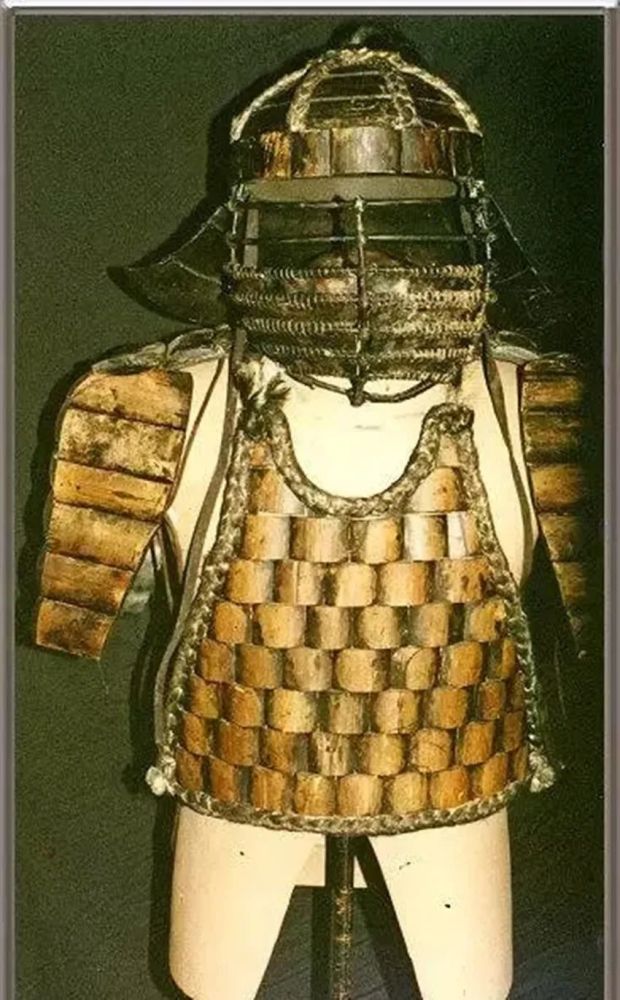 不同于影视剧中僧兵布衣形象,历史上的僧兵也是有铠甲的,里面是谱甲