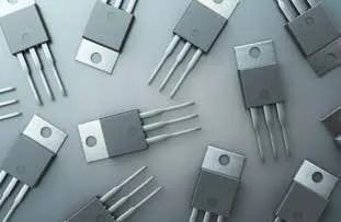 罗伯特·诺伊斯|深度｜这些天才在发明集成电路之后分道扬镳、相互背叛，但最终成就了硅谷