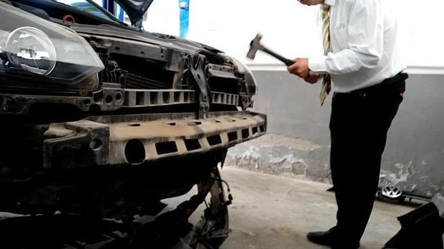 上汽大众|卖车不赚钱，砸车定损来创收，上汽大众4S店砸车定损只换来责令停业？