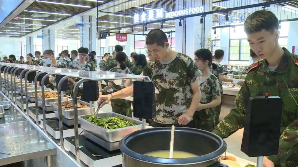 自助用餐广师大网红食堂助力舌尖上的节约