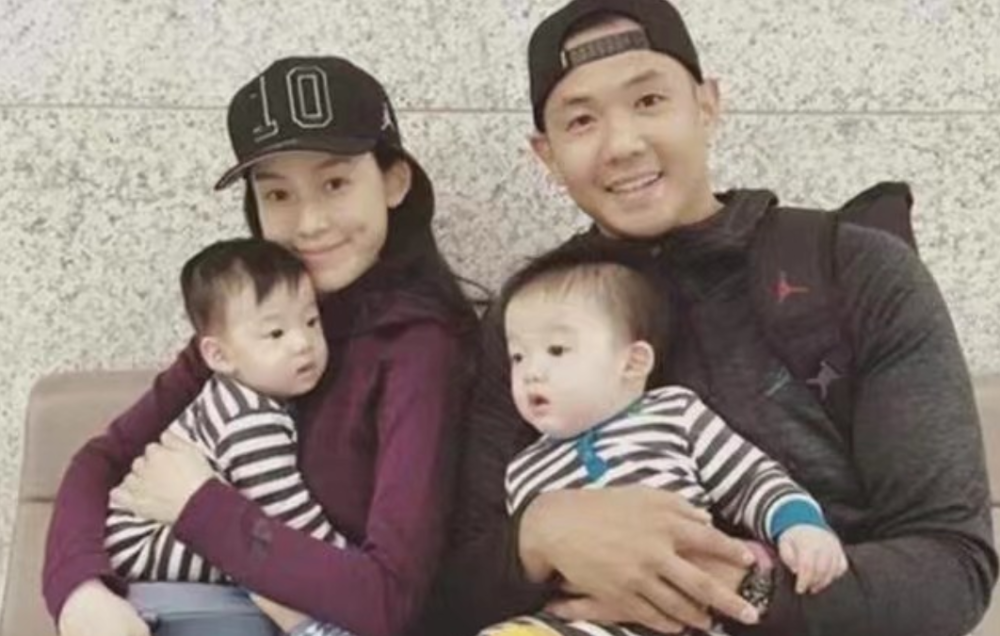 范玮琪|范玮琪和儿子玩自拍，飞飞翔翔比心有镜头感，豪宅内景曝光