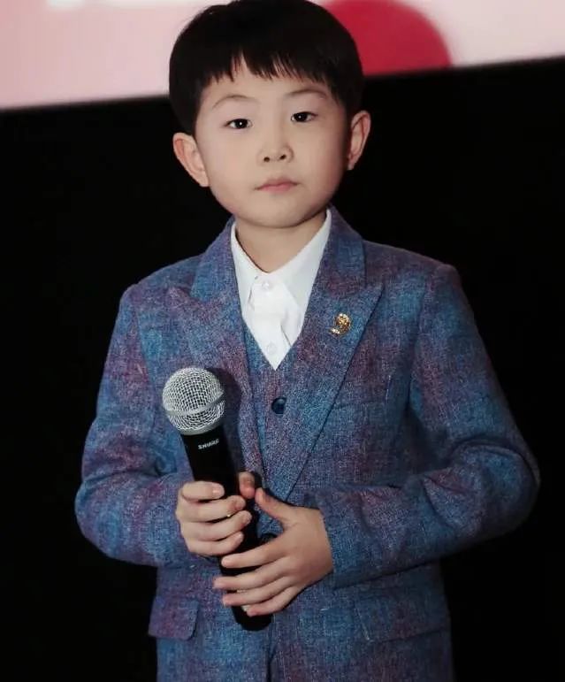 3岁上央视,5岁上春晚的童星张俊豪,他现在过得怎么样?_腾讯新闻