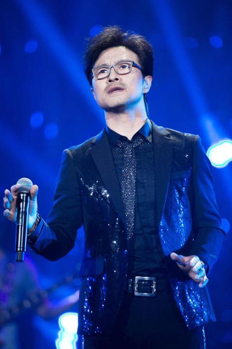 汪峰|汪峰商演捞金架子大？3首歌出场费高达240万，唱完就走被批耍大牌