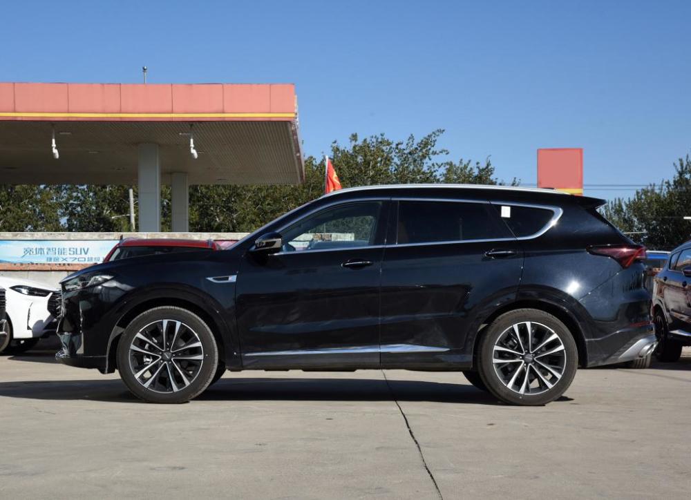 捷途x70plus上市77万起售内饰科技感不输奔驰