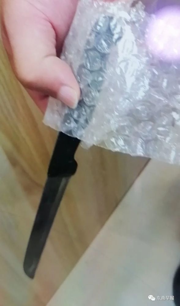泉州这个小区:昨天天降菜刀,今天飞下水果刀……谁干的?