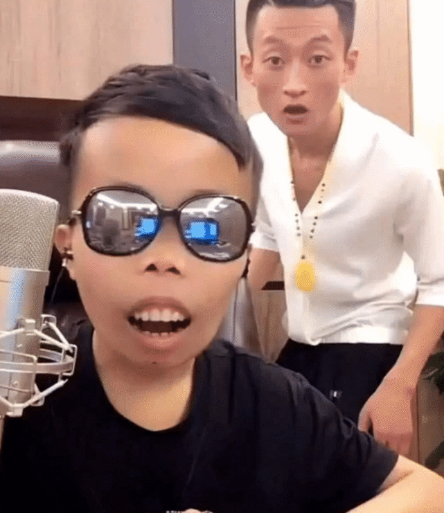 陈山是快手的第一位网红,他靠的不是才华,而是"颜值".