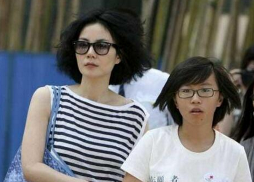 谢霆锋|“纠缠”11年，终究是“败”给了金钱，10亿家产看透“孽缘”