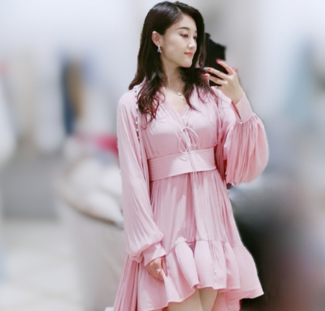 与王小海离婚后王小玮履新职台上发言笑容温柔无伤感