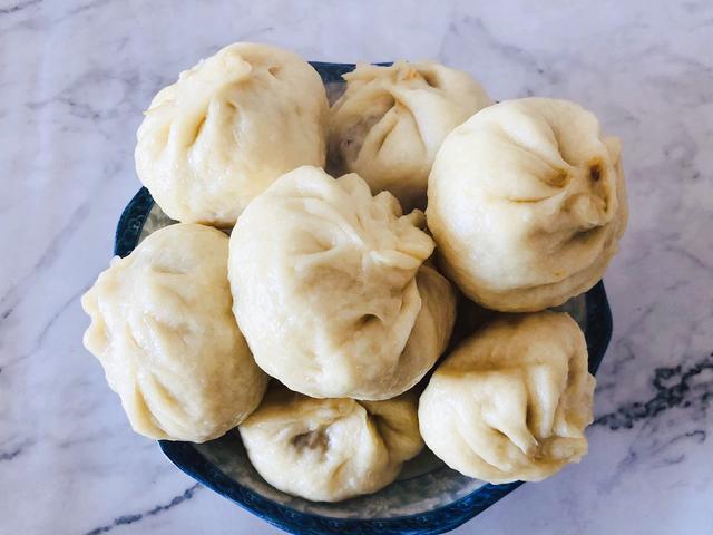 包子|北京一家三口家常晚餐，包子搭配凉菜和杂粮粥，网友：简单还解馋