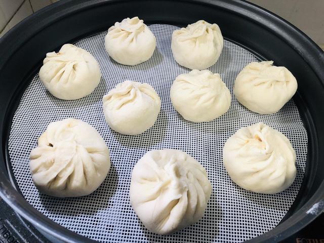 包子|北京一家三口家常晚餐，包子搭配凉菜和杂粮粥，网友：简单还解馋