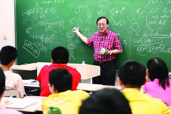 姚期智|姚期智：不到三十拿到两个博士学位，72岁高龄终于改回中国国籍