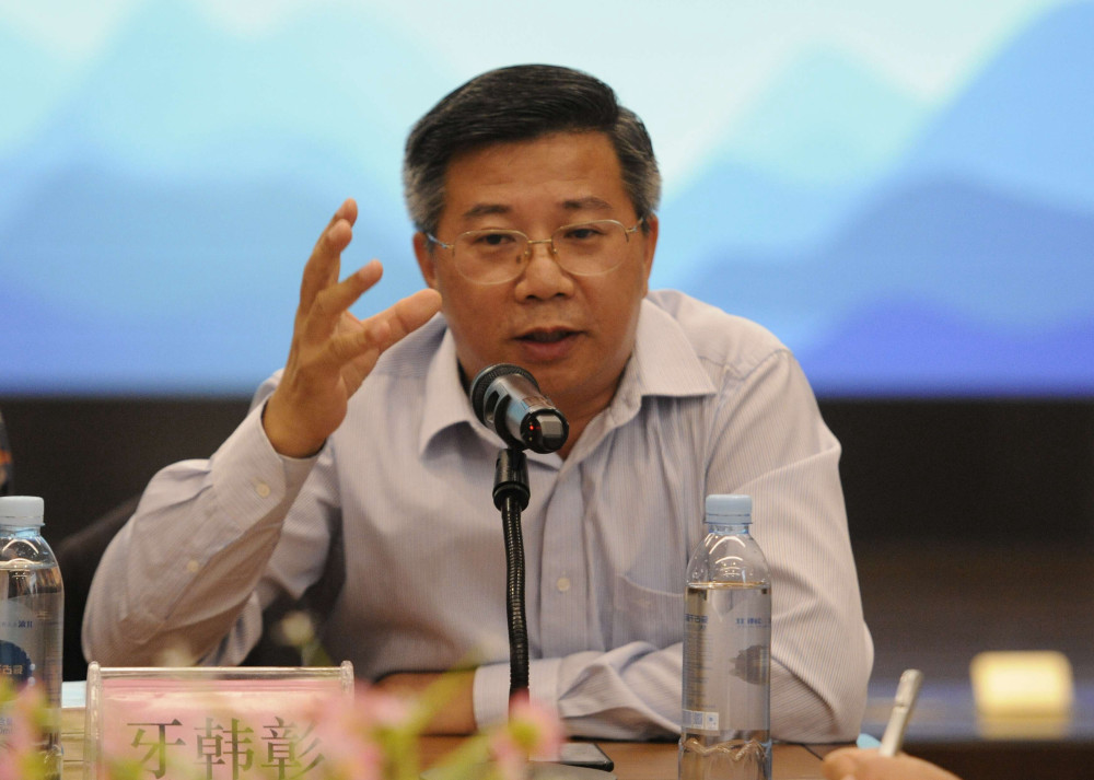 牙韩彰|乡情细语里饱含浓重的人文情怀——牙韩彰散文集《屈指家山》受壮乡读者关注