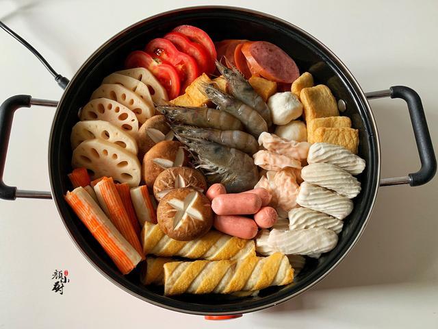 68元自制部队火锅17种食材煮一锅芝士鲜虾加泡面太过瘾了