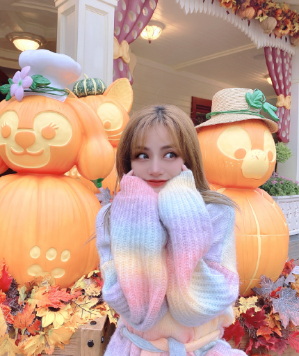 周扬青|周扬青晒与妈妈聊天又露富？妈妈放话觉得值就买，花钱不设限