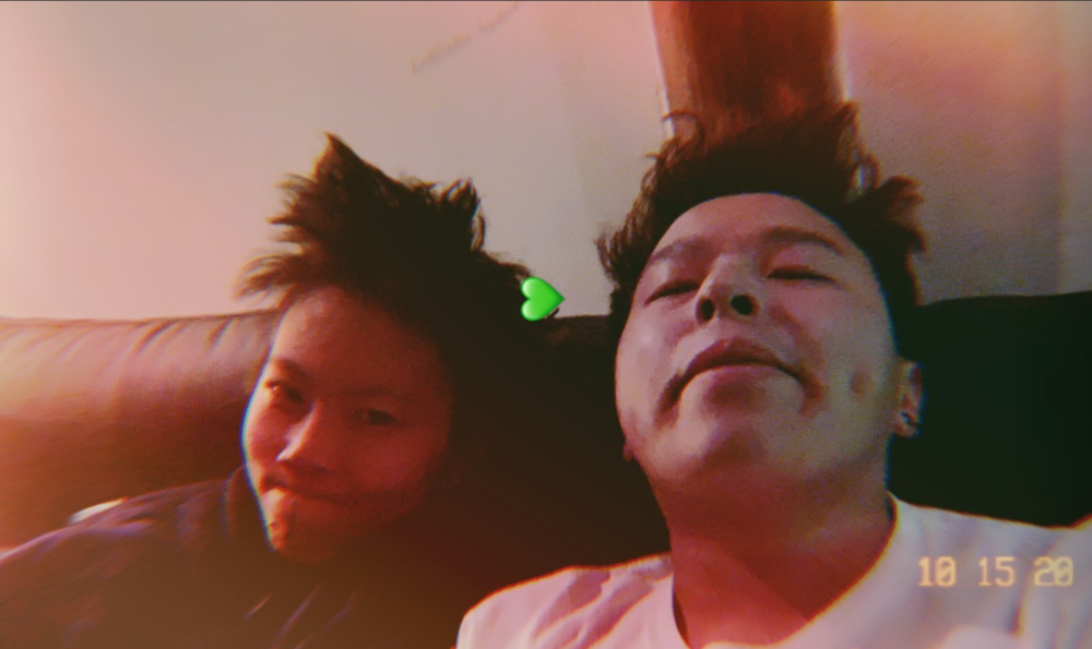 窦靖童|公开认爱？窦靖童绯闻男友晒同框照，甜蜜配文：隐藏你的妻子