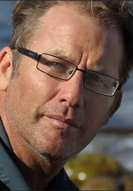 主角,摄影师,讲述者···只有craig foster一人