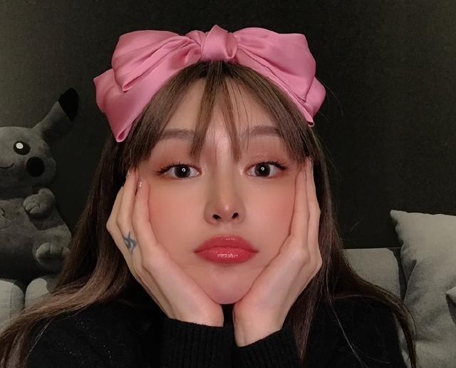 周扬青|周扬青吐槽妈妈奢侈，要买价值两万六的洗面奶，劝她千万别学下单