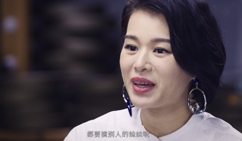 在《角》这个节目采访中,胡杏儿讲到了自己在tvb的经历,忆述自己如何